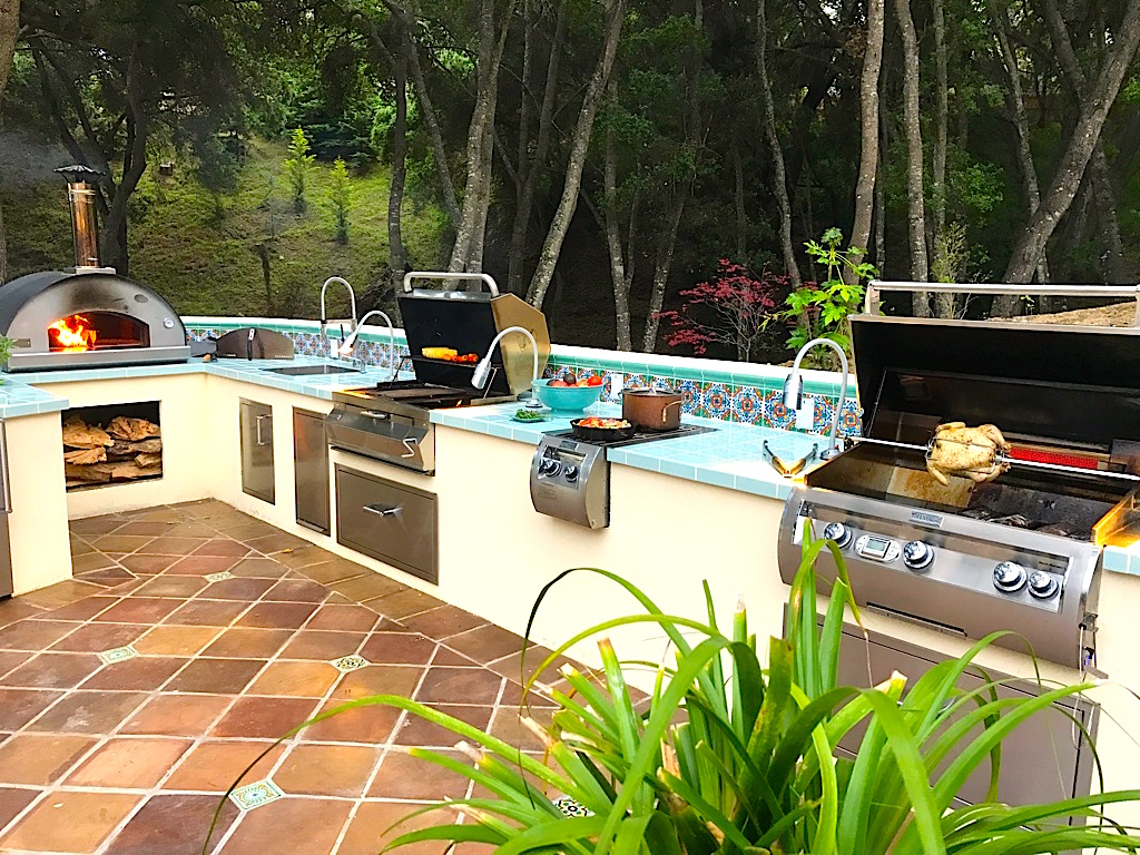 Barbeques and Pizza Oven.jpg