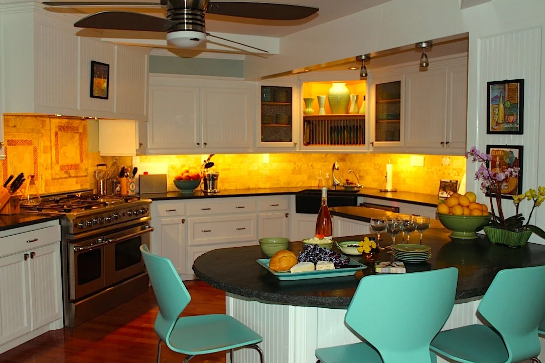 Kitchen Island Close.jpg