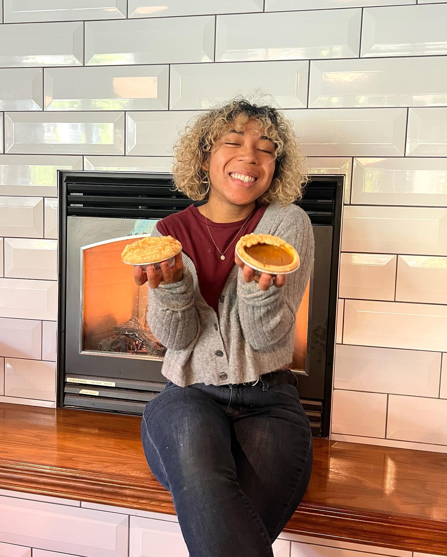Sierra&rsquo;s face says it all for how happy pie makes us! ☺️

Cold mornings. Hot coffees. Afternoon walks. Apples and Pumpkin.. What else could you need for a perfect Fall?? 😍🤗

Our little pies are a bite of homey and holiday bliss 🥰