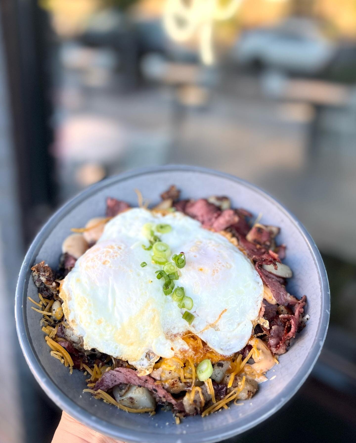 Colder mornings call for warm and comfy breakfasts with loved ones! 🤗

Try our Pastrami Hash Bowl this weekend for a hearty and homey breakfast 🥰