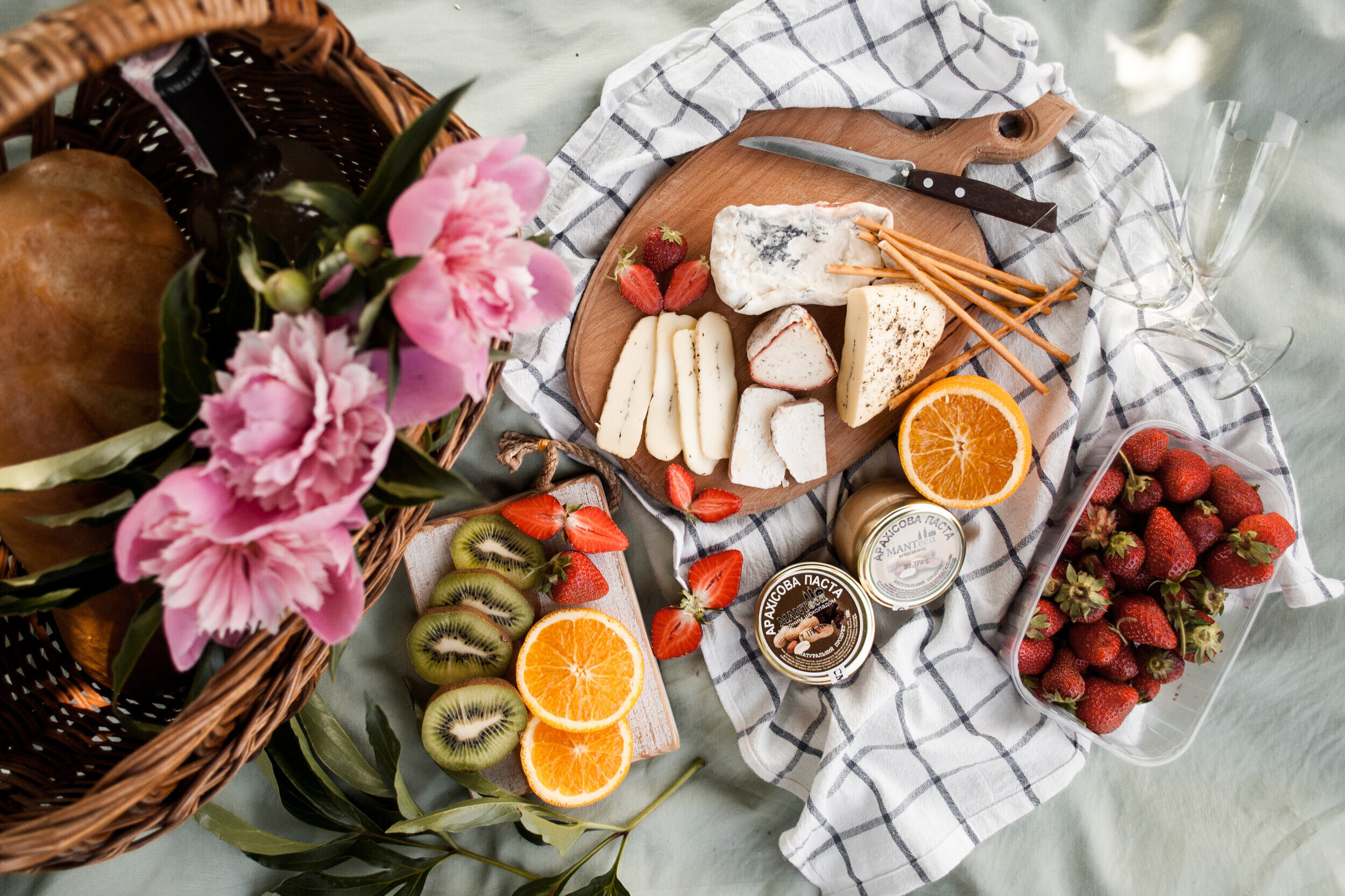 Spanish tapas picnic lunch experience