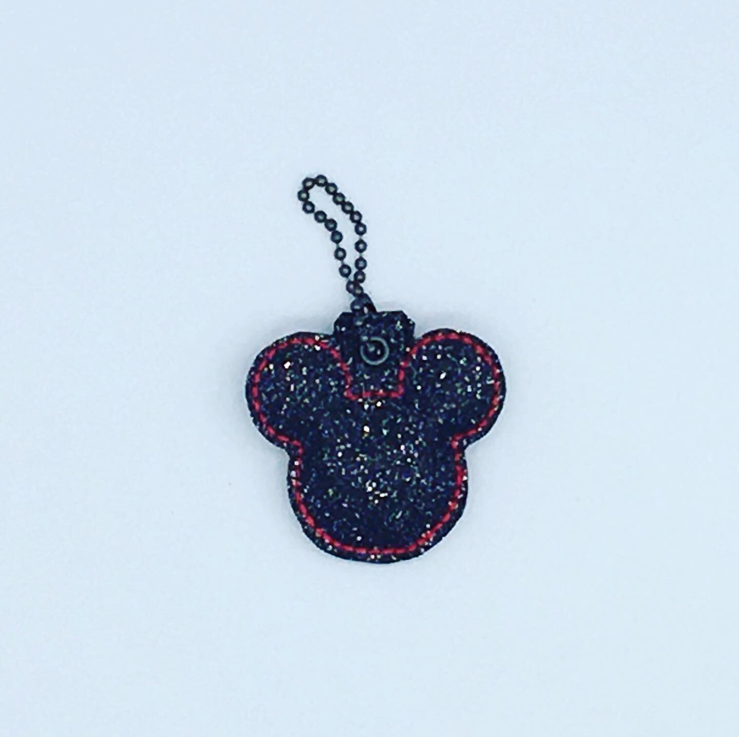 Mr Mouse Zip Pulls/Charms - So cute!  Grab yours now! (The pattern for this item was purchased from @glitterbugfairy ). #glitterbugfairy #mickeymouse #disneycharms #charms #zipperpull #handmade #handmadeforsale #buyhandmade #riorancho #rioranchonm #r