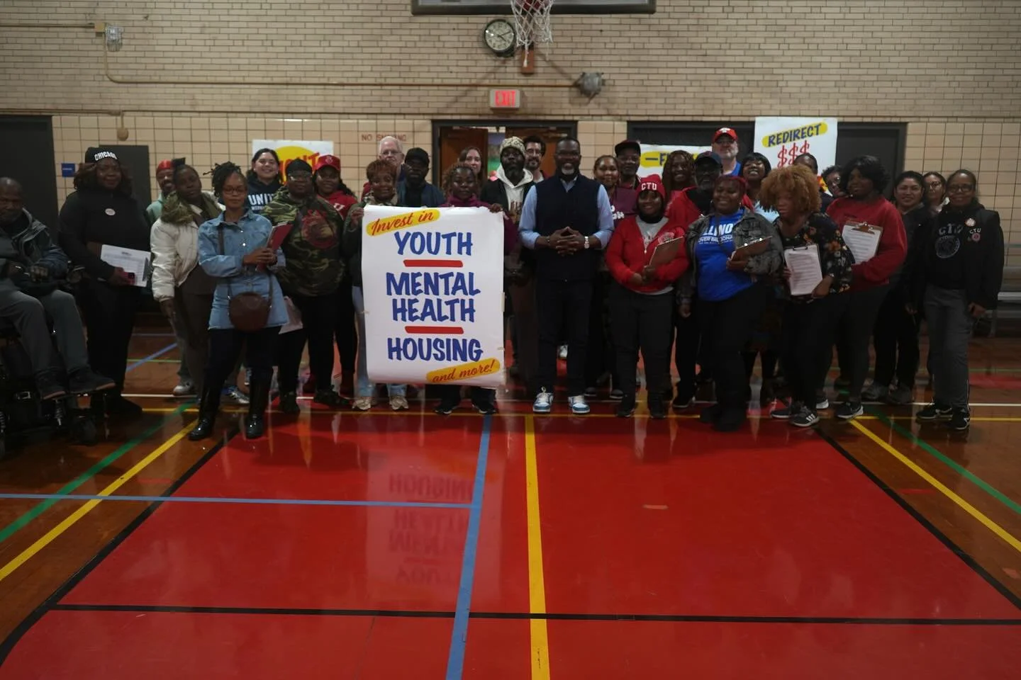 We hit the doors in the 17th Ward last weekend with residents like UWF fellow &amp; @blackvoterprojectchi member Alma to talk with neighbors about how to fully fund the schools, youth programs, and mental healthcare our neighbors deserve. We were joi