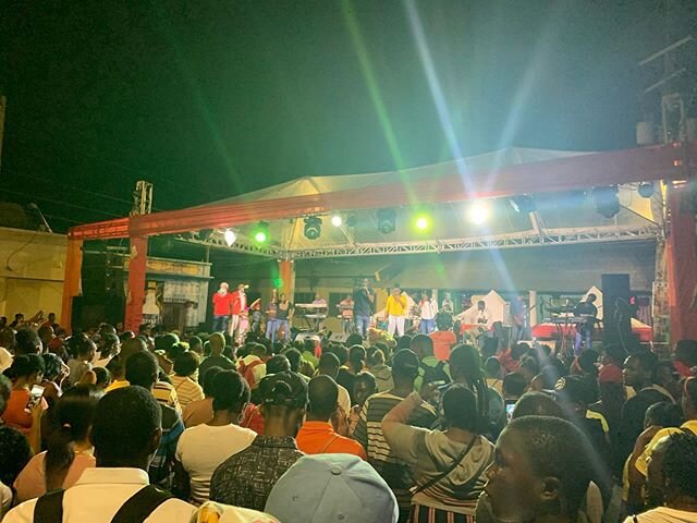 LOOOVE jammin&rsquo; in Falmouth city square to after midnight at the annual Christmas jam with the Russel Foundation. 🇯🇲🙌✖️❤️🌴🎤🥁
Love making new friends and rocking the house. 
#lovelistenlearn #falmouth #jamaica #impactjunkie #jammin #lovepeo