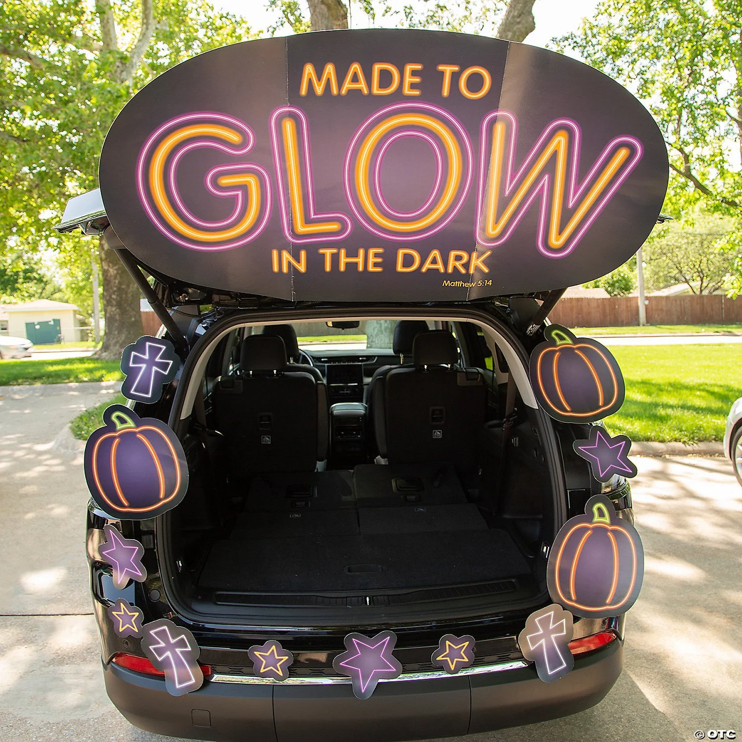 value-glow-with-god-trunk-or-treat-decorating-kit-13-pc-~14115030.jpeg