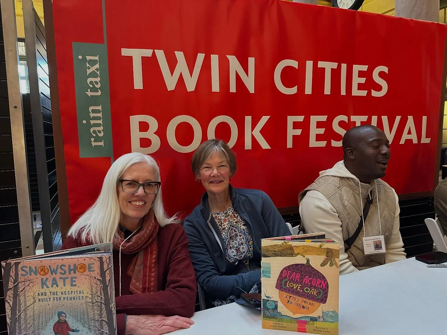 Great to hang out with @joycesidman at #twincitiesbookfestival And, look! There&rsquo;s @keenanjones83 &mdash; so fun to see so many people aswirl in books! Thx @clairethecaliforniabear for the pic