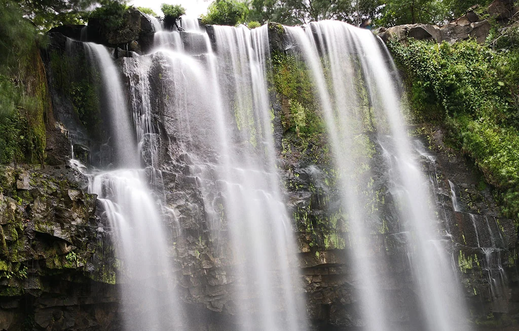 The region is known for its savannahs and plains, its rivers and refreshing waterfalls, mountains and volcanoes with spectacular views, and beaches of white sands. But above all it is known for the human warmth of the people who inhabit it.