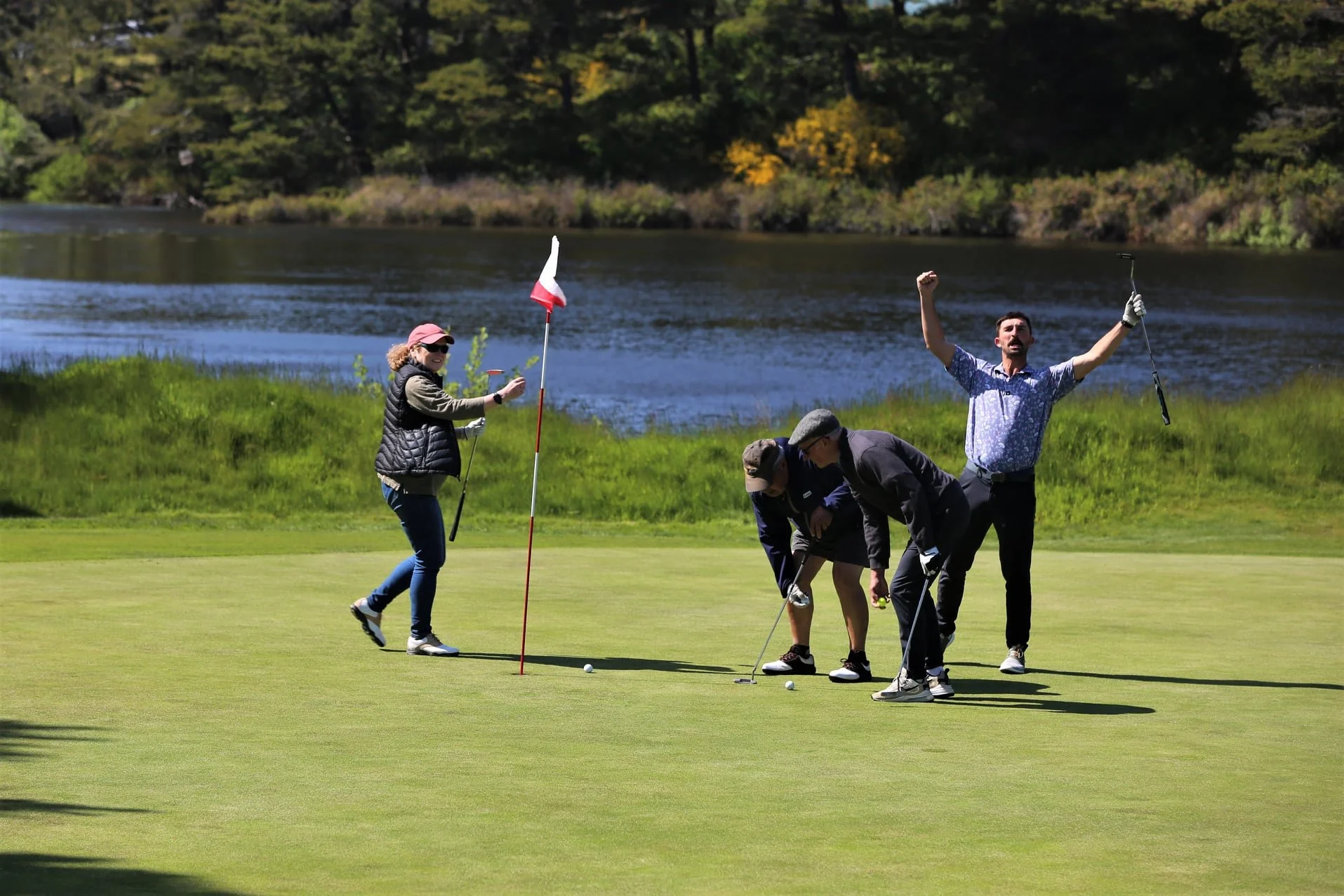 9th putt group.jpg