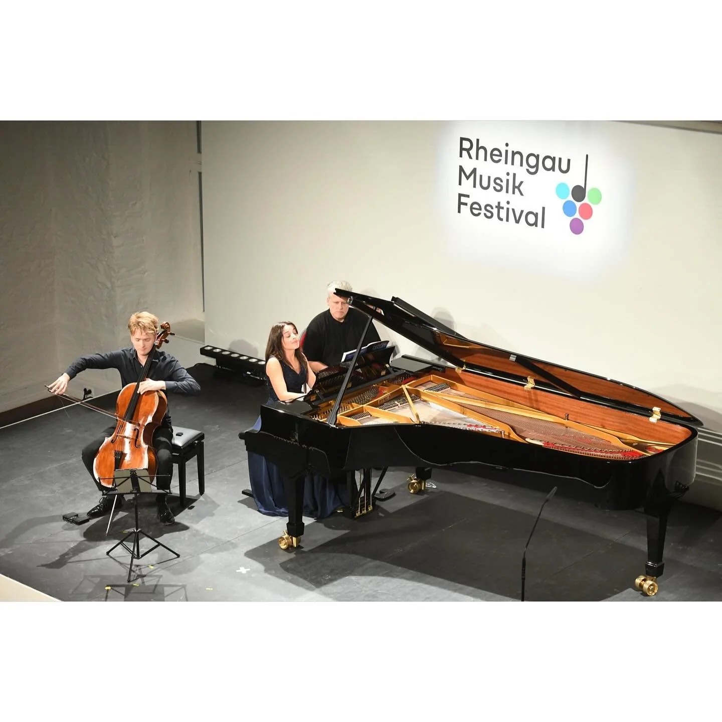 Herzlichen Dank an das @rheingau_musik_festival und die @hessenagentur für den Förderpreis beim Klassik Marathon ✨🎶
📷 @rheingau_musik_festival & Ansgar Klostermann
#rheingaumusikfestival #klassikmarathon #schlossjohannisberg