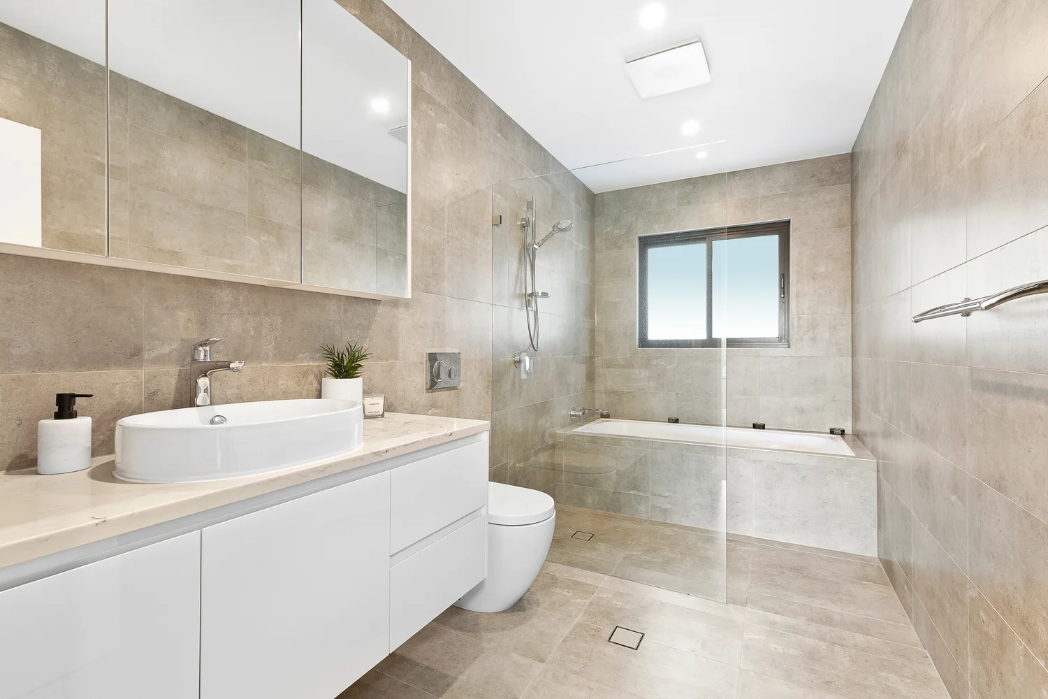 24 Raeburn Avenue - Bathroom sky.jpg