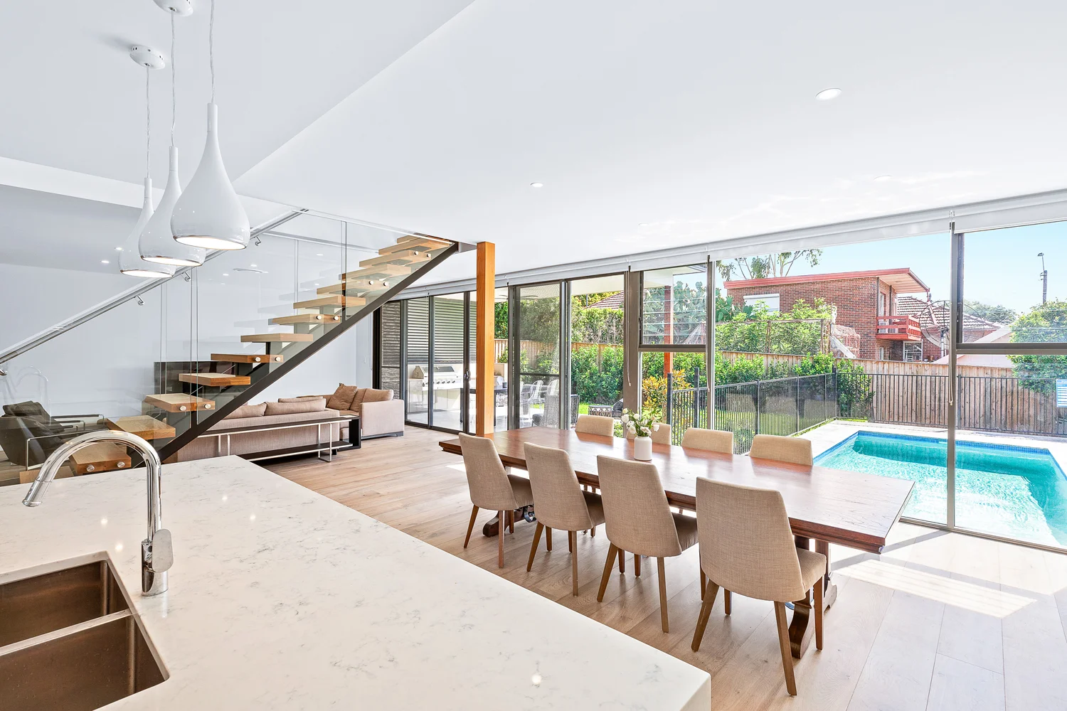 24 Raeburn Avenue - Living1.jpg