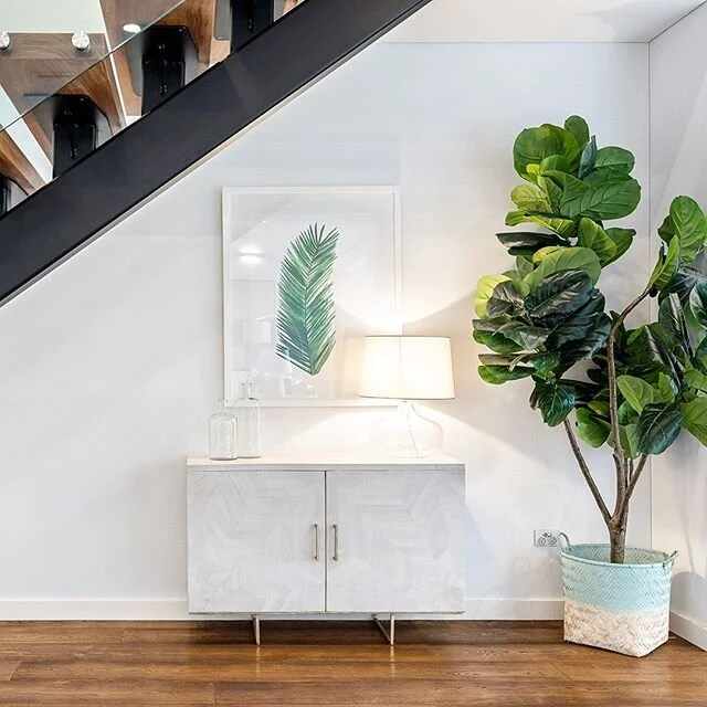 'The Burley' Of Castlecrag was developed on land purchased by our client & redeveloped. MLM used premium finishes and fixtures including sky lighting, solar panelling, integration of future proof Tesla-branded energy storage systems and boutique-