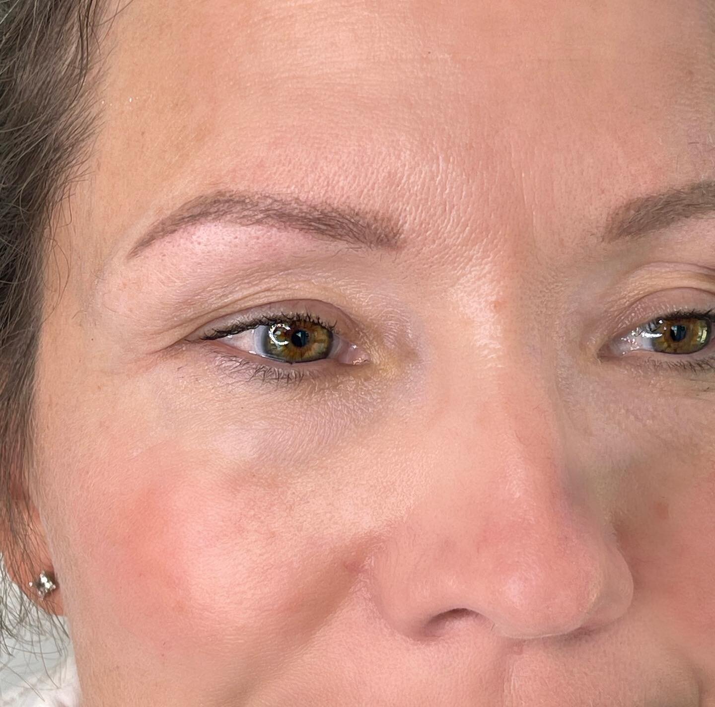 When this client walked in the shop my jaw hit the floor. These brows healed so soft and natural after just ONE session!!! 

Hello! My name is Morgan Young! I&rsquo;m an artist at the Little House of Ink. Julie Sherman @JewelsArtistry is my brow ment