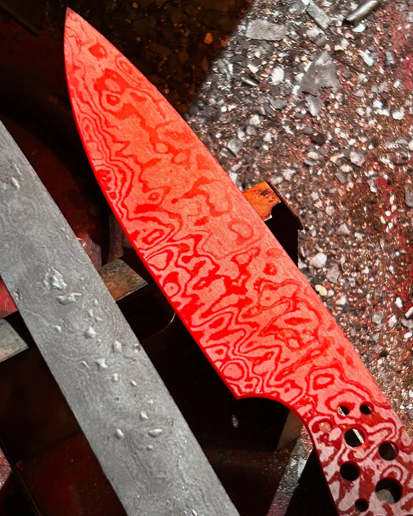 Seeing the pattern start to reveal during the normalizing thermocycles.  Didn’t know that I’d have so much fun making forge welded blades, but it’s addicting. 
.
.
.
#forging #blacksmith #damascus #workinprogress #hotsteel #steel #m