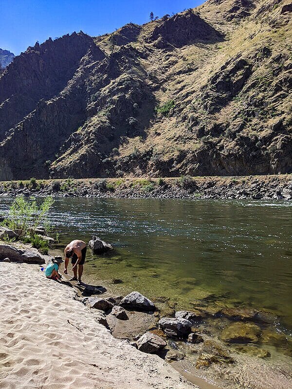 Family beach day on the Salmon River near free camping in Riggins, Idaho.