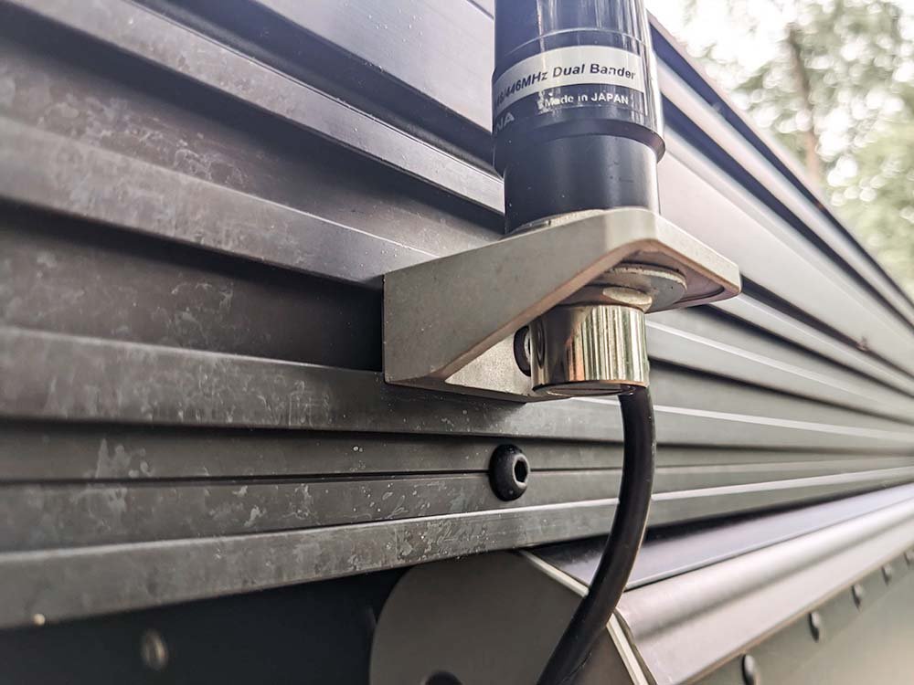 90 degree bracket accessory for mounting off road antenna to go fast campers