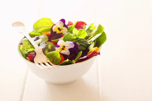 5 EDIBLE FLOWERS YOU CAN GROW AT HOME