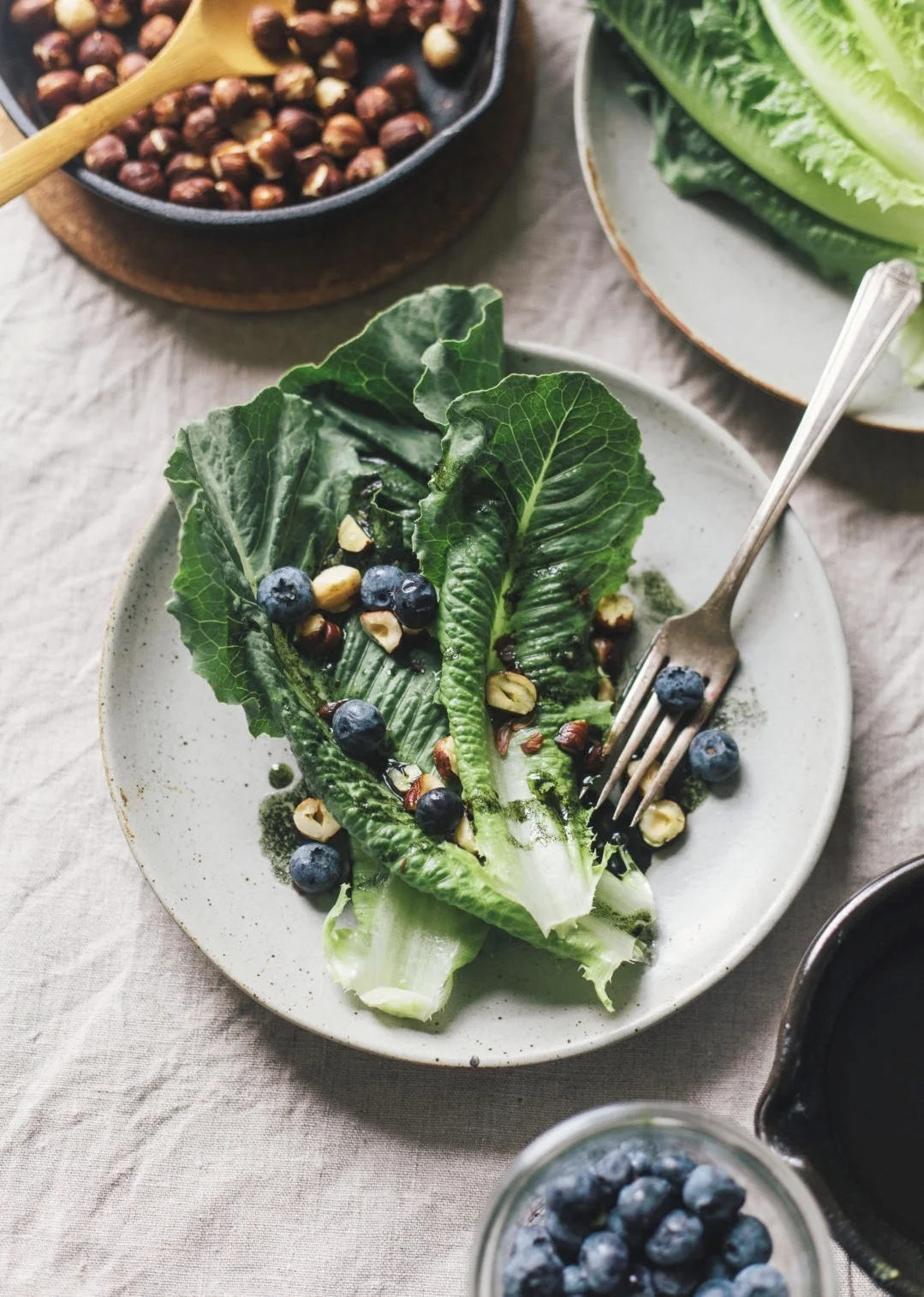 GREENS WITH SPIRULINA DRESSING