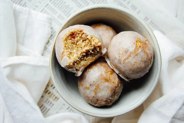 RAW VEGAN DONUT HOLES