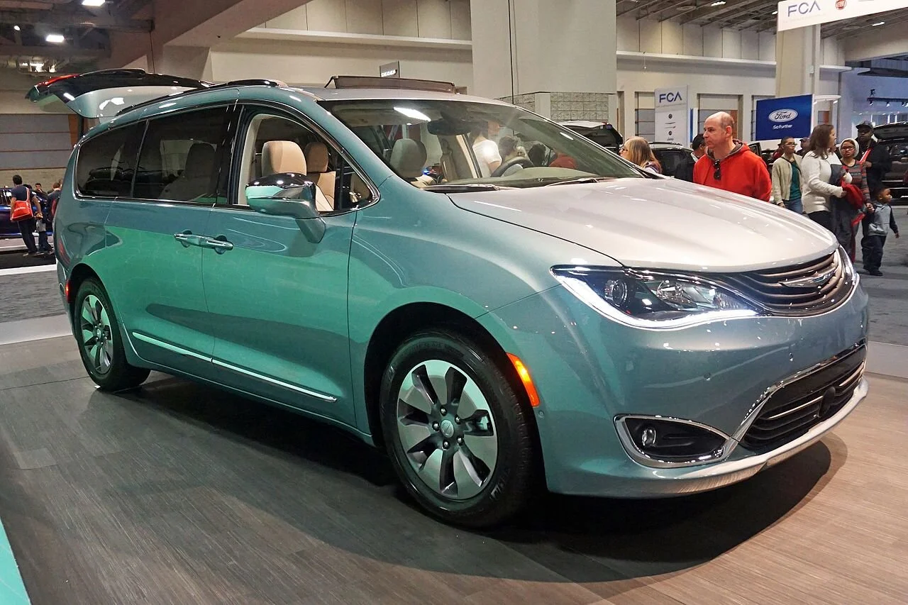 Chrysler Pacifica Hybrid.jpg