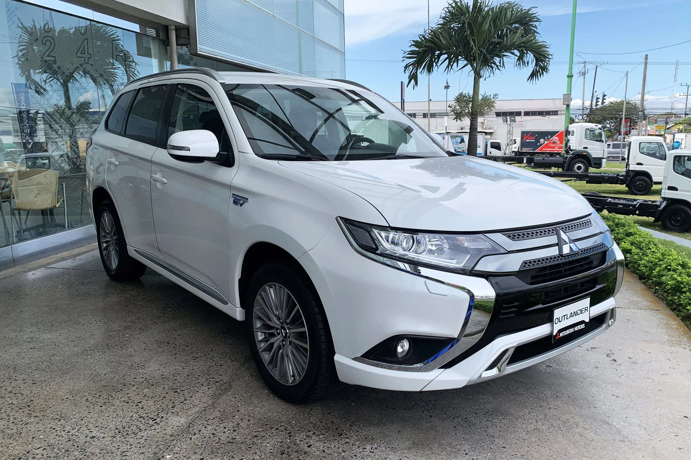 Mitsubishi Outlander PHEV.jpeg