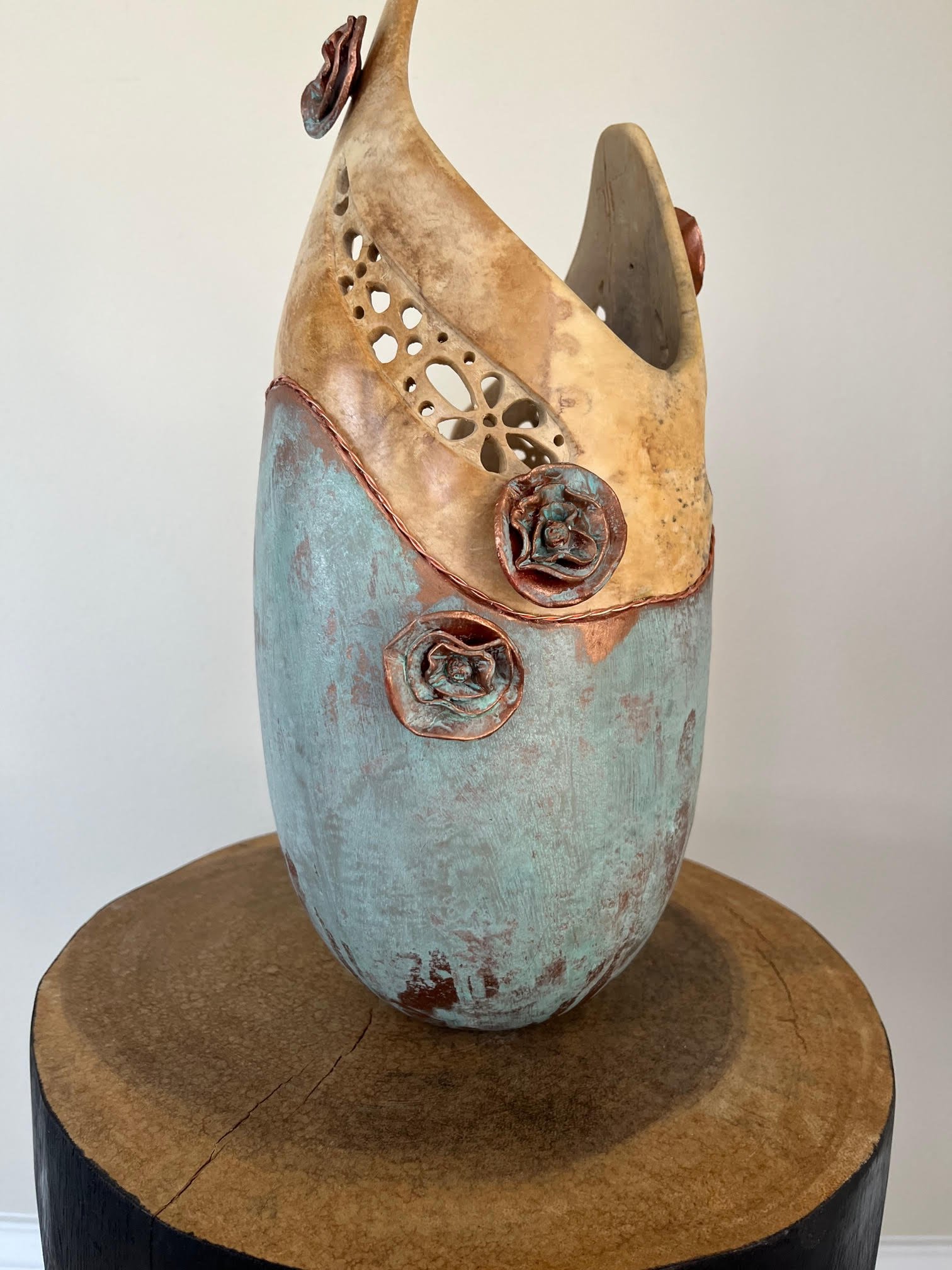 Painting with Shadows: How High-Desert Sunlight Transforms Glass, Gourd, and Bronze Art Indoors