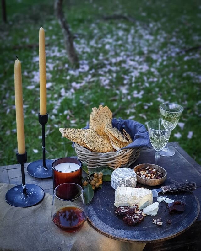 The heat was stifling&nbsp;and I was handing out cheese as fast as I could.....It as the final market of the year and the place was manic.
🐑
 Suddenly, I felt a tap on my arm and I turned to an unfamiliar woman. &quot;I'm Tania....&quot; I cut her o