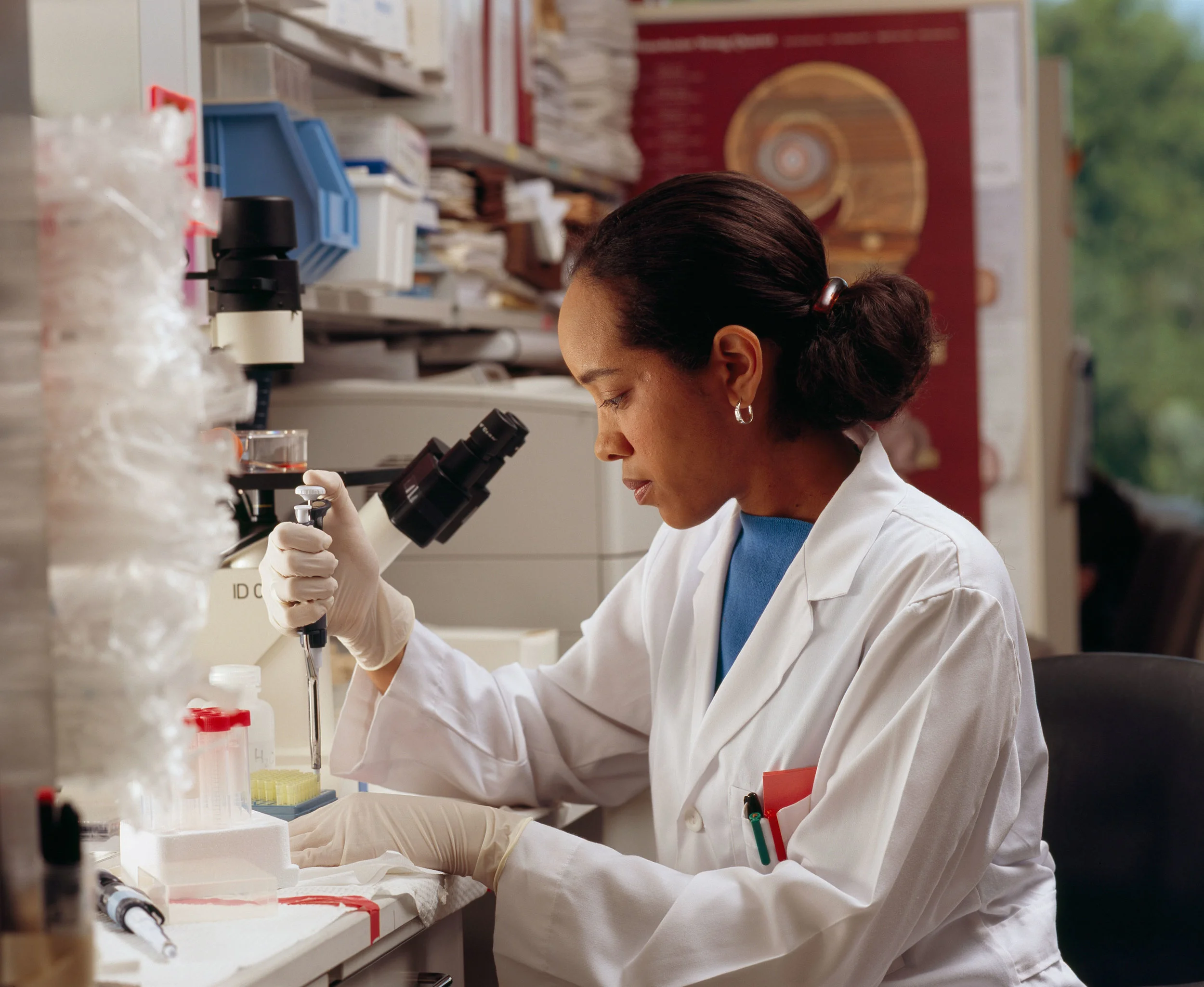 Researcher_uses_pipettes.jpg
