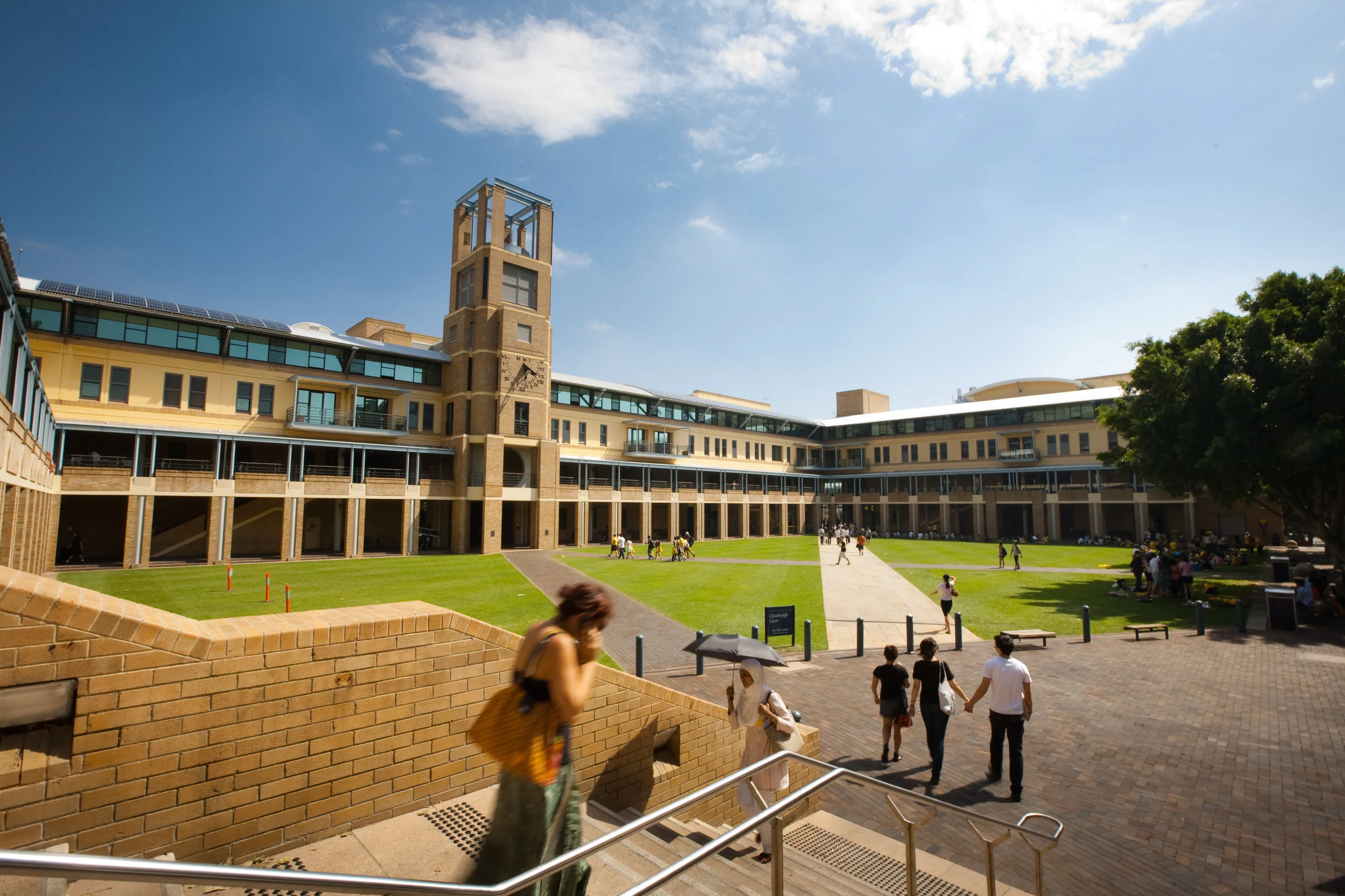 Unsw_quadrangle_building_2010-05-11.jpg