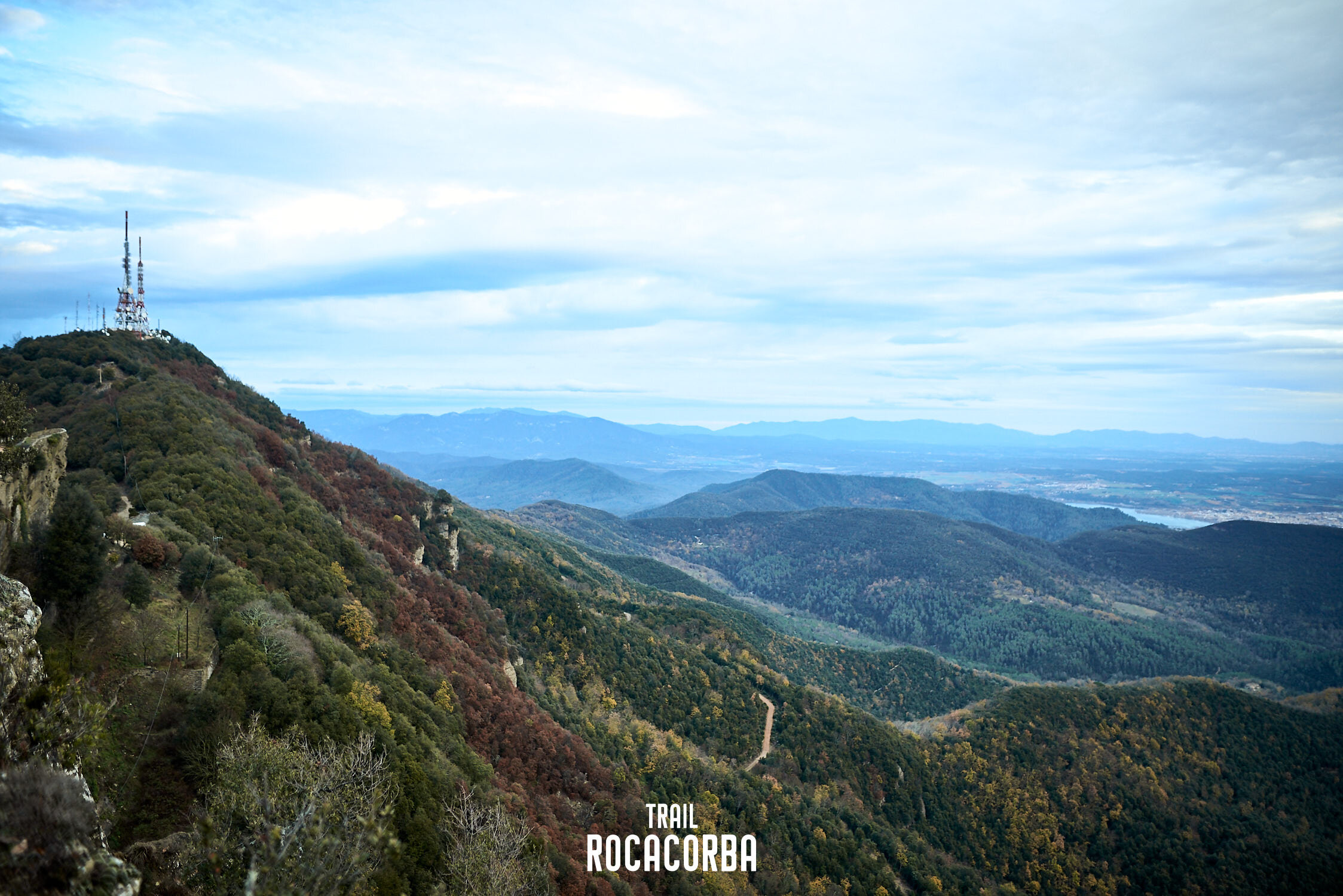 Just one of the amazing views to be found along the course. Photo taken by Cinglera and available at https://photos.app.goo.gl/E4pGRJEgEDDTrBPy8