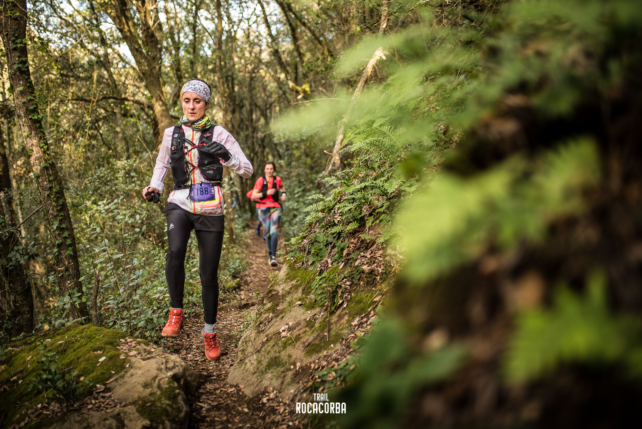 Carole pulling Edith down the descent. Photo by Riera and available at https://photos.app.goo.gl/jiR1xsf2hgEYqNUf8