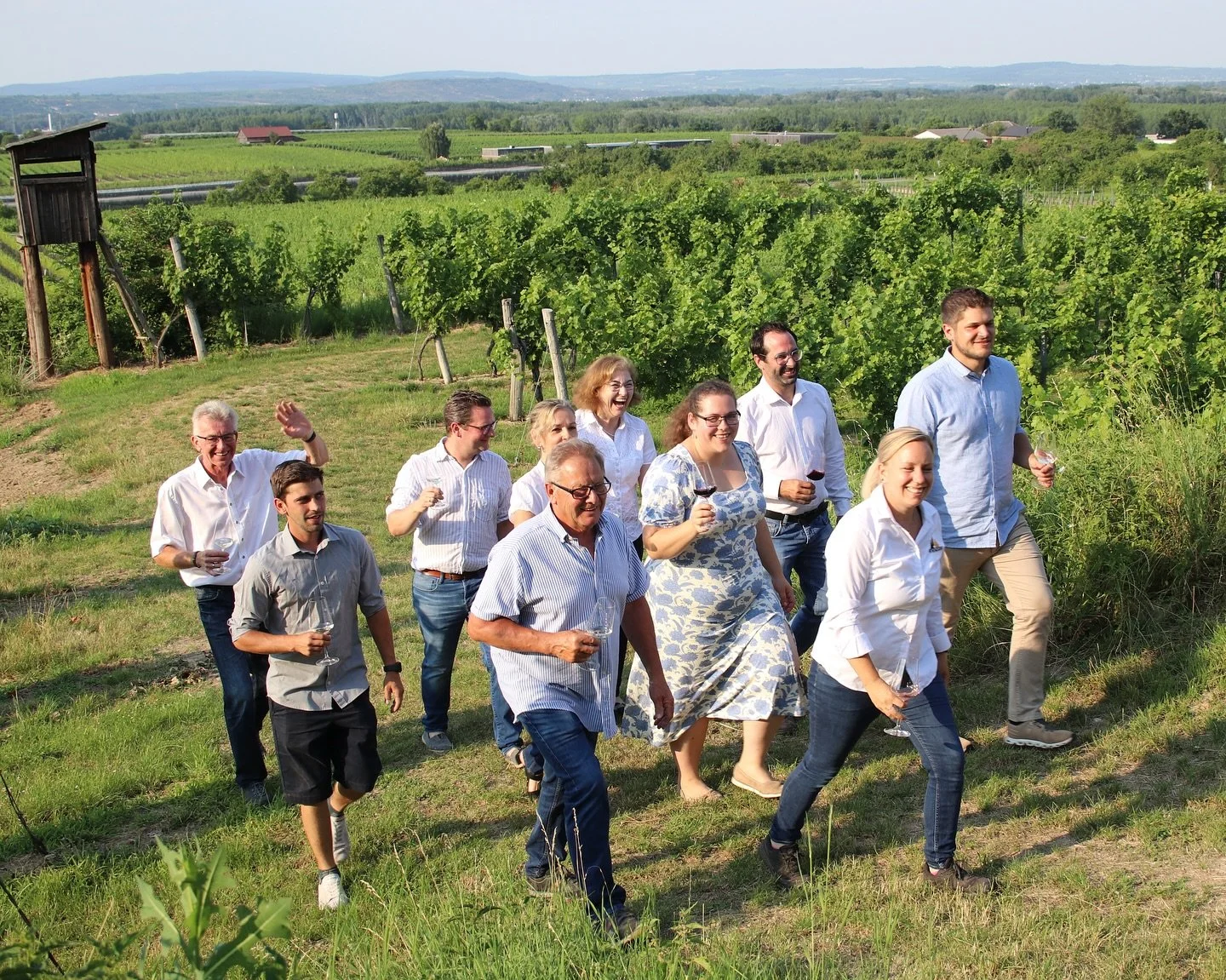 💡 Event-Tipp: Kellermeile | 6.-8. September 🍇
In den Kellern & Höfen der Betriebe des Weinbauvereins Brunnkirchen werden bei der Kellermeile am kommenden Wochenende edle Weine, Sturm, Schnäpse & Säfte sowie kulinarische K&ou