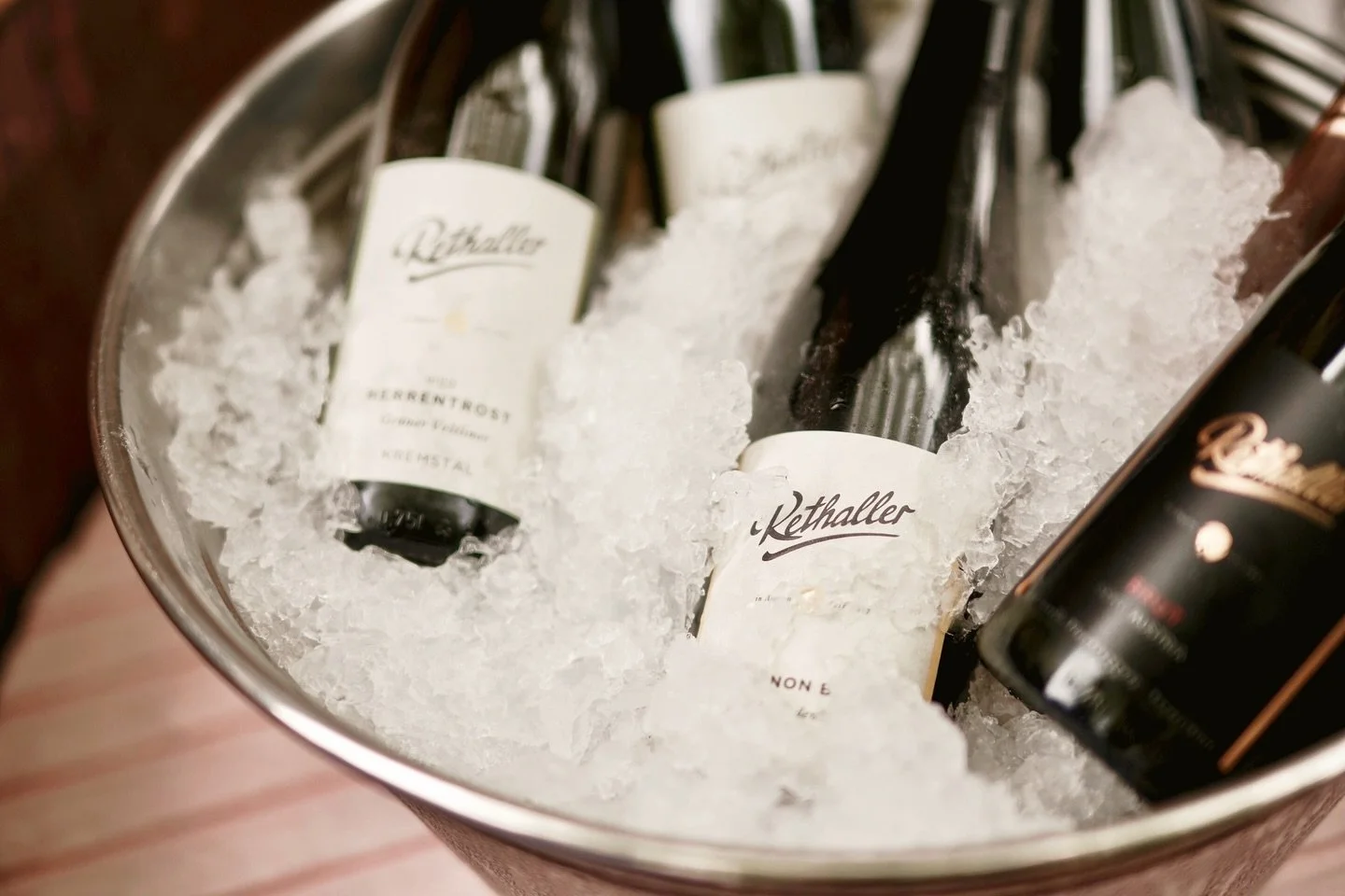 Die 🍷 Weine sind eingekühlt, der 🔥 Griller ist angeheizt & die 🎸 Musik spielt sich ein - Das kann nur eines bedeuten: Wir sind startklar fürs WINE & BLUES! 🥳 See you there!
#WeingutRethaller #WineAndBlues #TheRidinDudes #Sommera