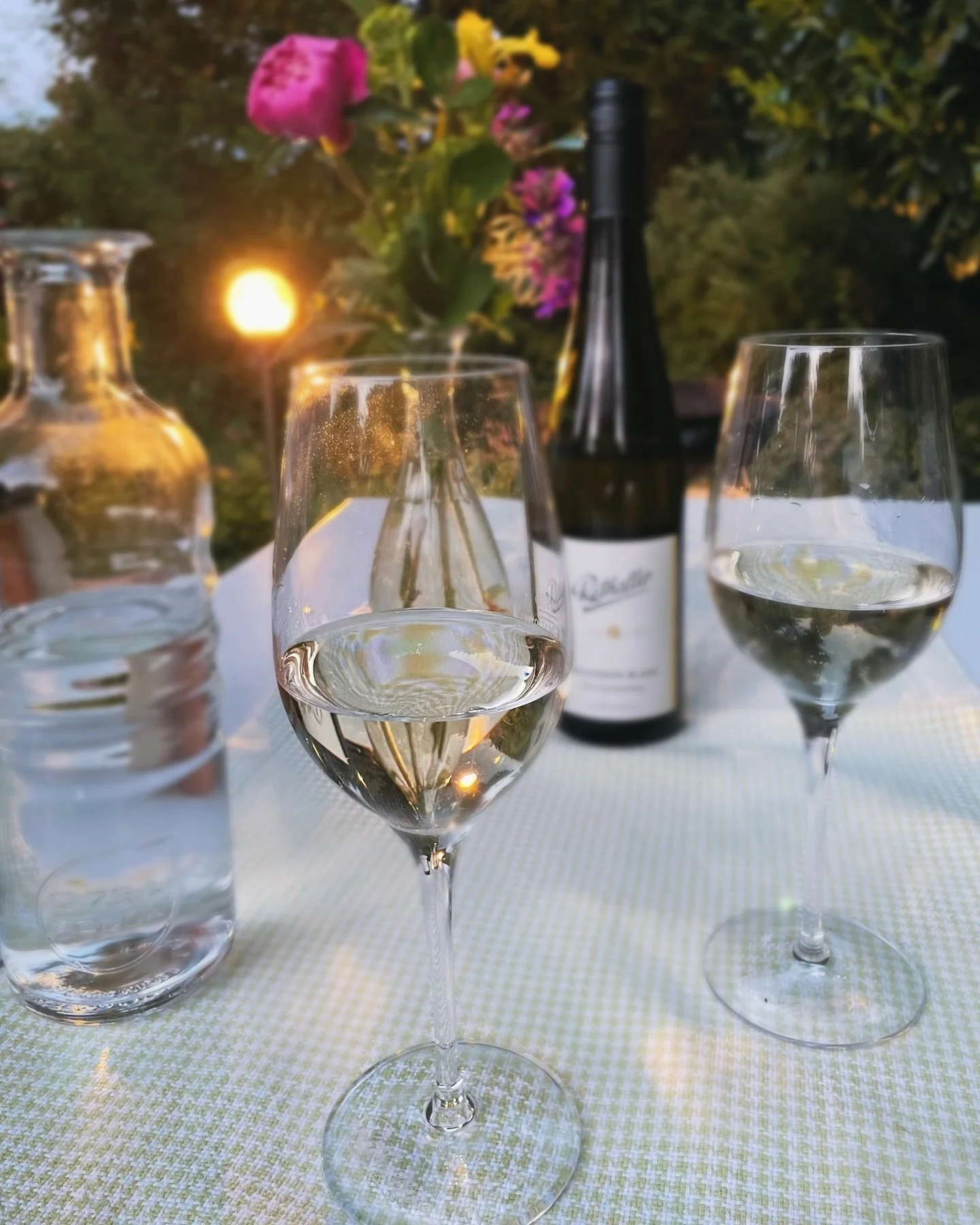 An alle M&uuml;tter: Sto&szlig;t an mit euren Liebsten &amp; lasst es euch gut gehen 🥰 Sch&ouml;nen Muttertag! 💐
#Muttertag #Sch&ouml;nenMuttertag #WeingutRethaller #KremstalWein