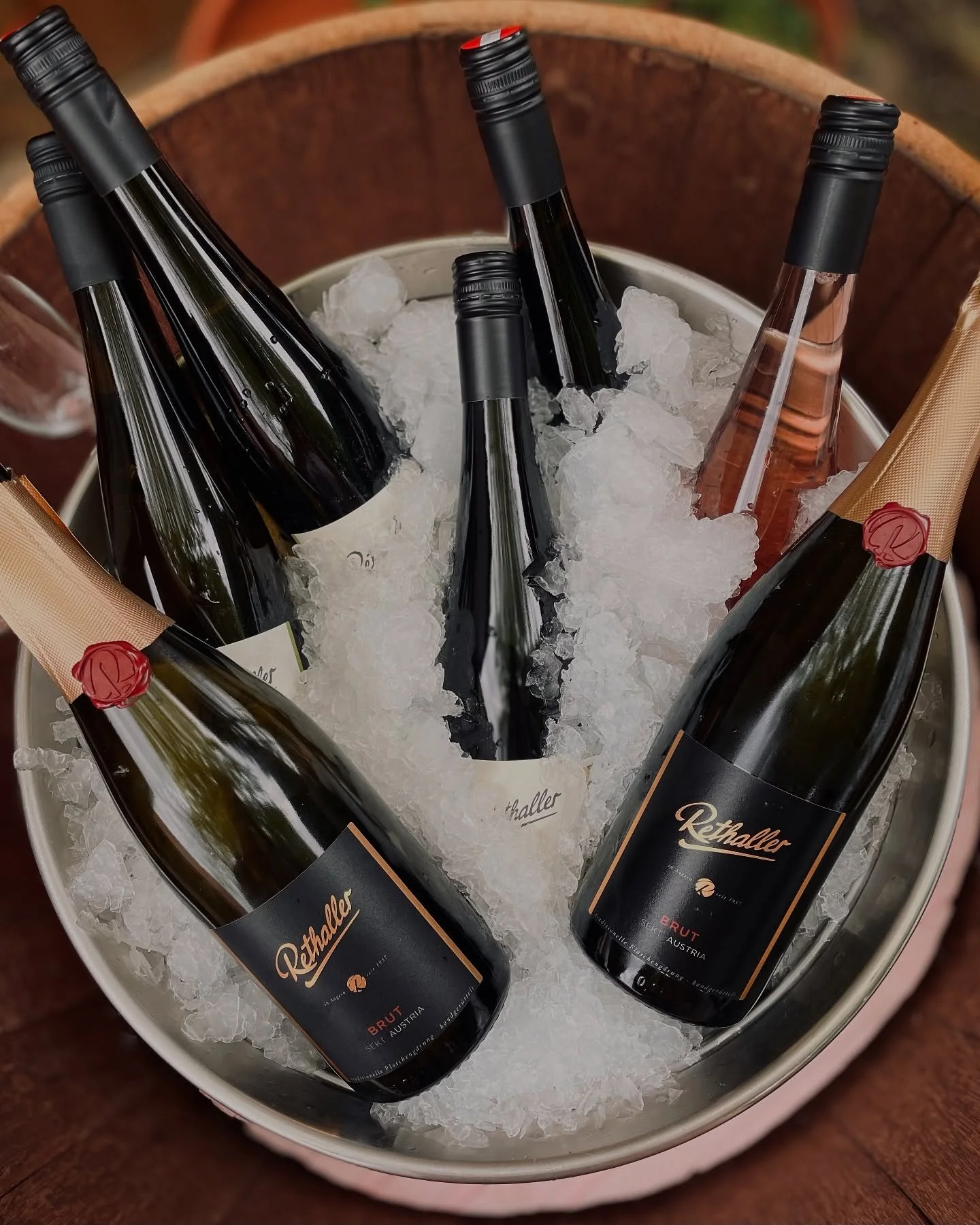 Her(w)einspaziert! 🤗 Heute &amp; morgen laden wir euch ein, bei den Kremser (W)Einblicken unser Sortiment zu verkosten - und euren neuen Lieblingswein zu entdecken!🍷

Kremser (W)Einblicke
📅 15. und 16. August
⏰ 13 bis 18 Uhr
📍Weingut Rethaller, A