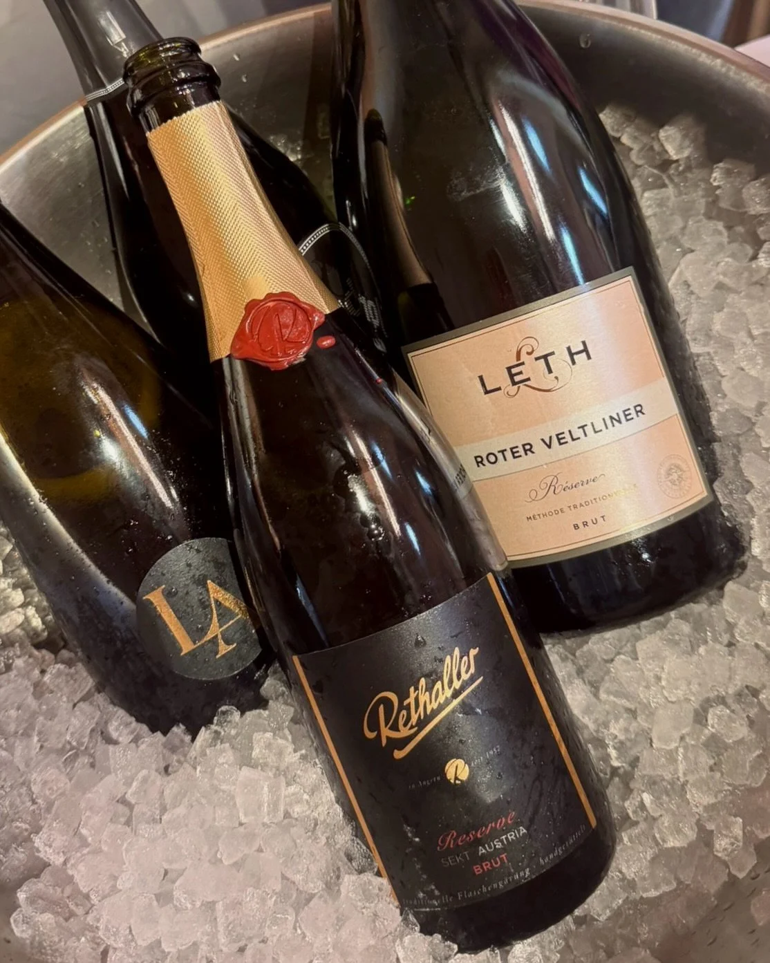 Wir freuen uns, heuer Teil der WEIN &amp; GENUSS zu sein! 🍾 Bereits gestern wurde unser Sekt bei der Schaumweinbar von @weinniederoesterreich in der Dominikanerkirche Krems ausgeschenkt &ndash; und morgen, am 28. M&auml;rz, gibt es von 14 bis 20 Uhr