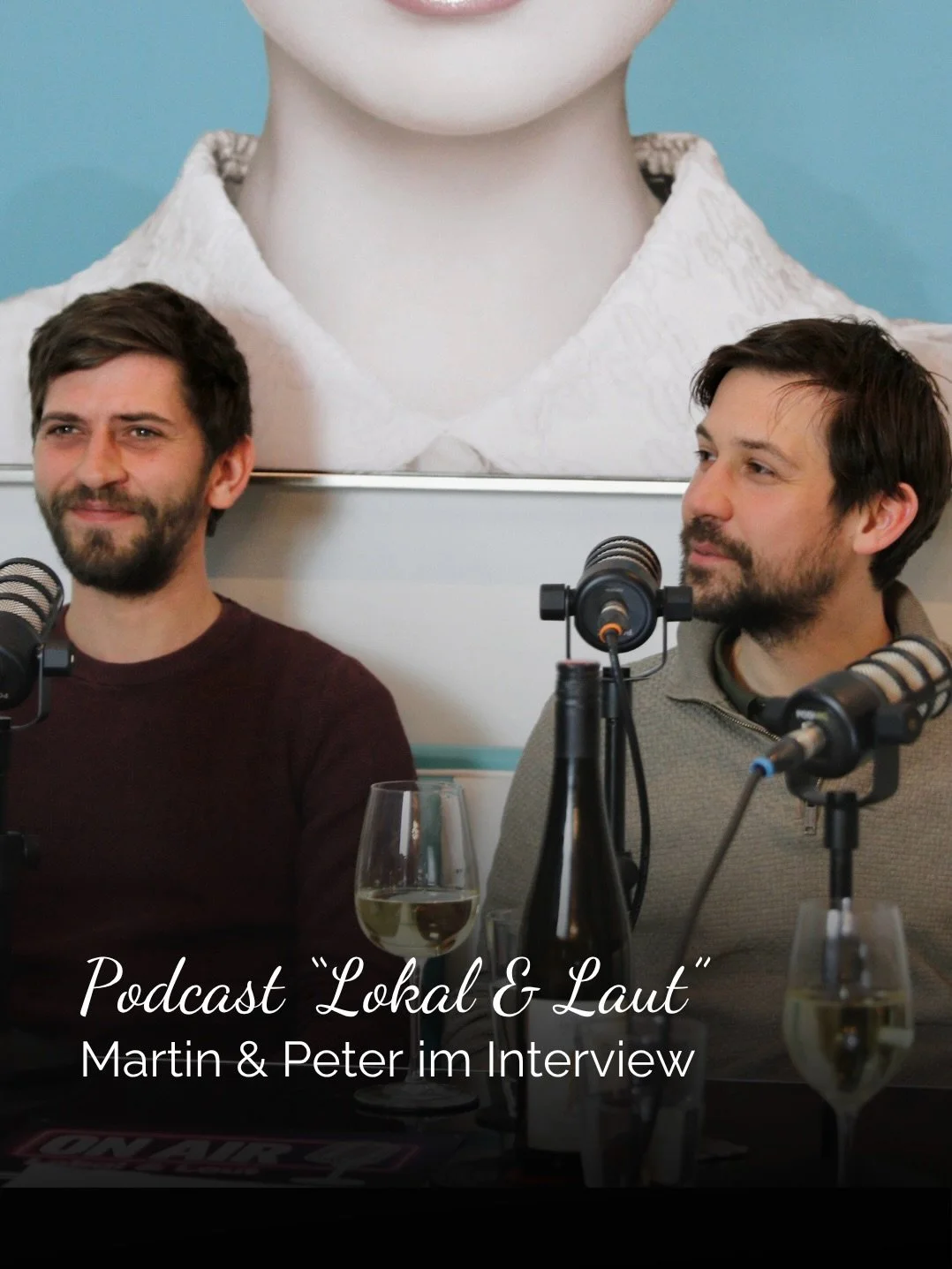 Schon entdeckt? 👀 Peter und @martin_rethaller waren zu Gast beim Podcast @lokal_und_laut! 🎧 In der 2. Folge der Winzerstaffel erz&auml;hlen die Br&uuml;der &uuml;ber die Geschichte und Zukunft des Familienweinguts Rethaller. 🍷 Jetzt reinh&ouml;ren