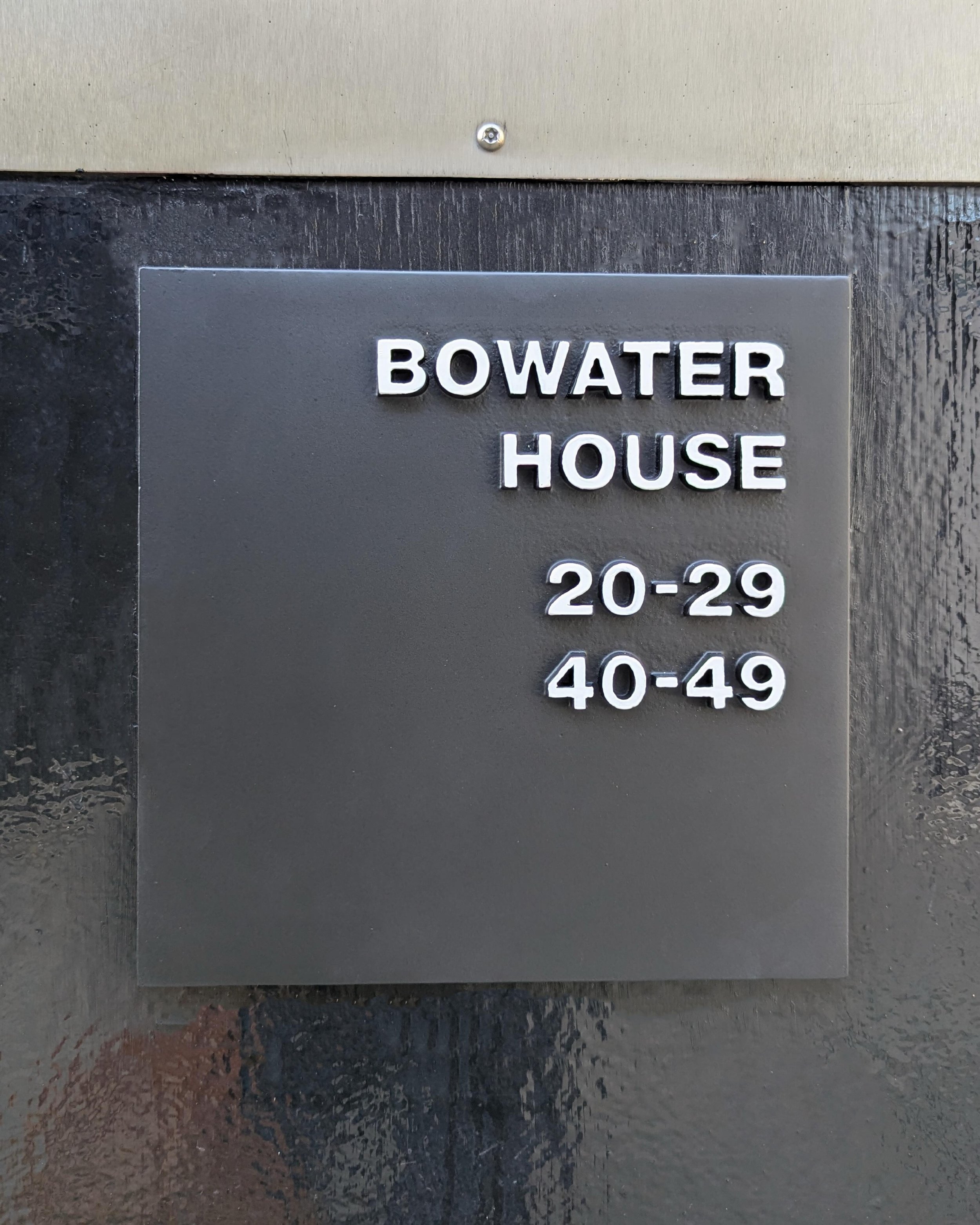 Have you spotted these incremental improvements? ◼️🩶

New door entry signs were installed at Golden Lane Estate last week, as part of our refurbishment works for City of London Corporation. The new signs (that replaced faded Perspex ones) are cast a