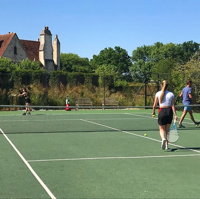 New balls please 🎾🎾🎾#home #parents #homeiswheretheheartis #countryside #distancevisit #tennis #tennisballs #anyonefortennis #my2020 #deuce  #properexercise #everybodylovesthesunshine #springsummer #loveengland