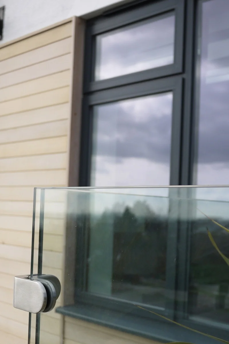 glass balustrade detail