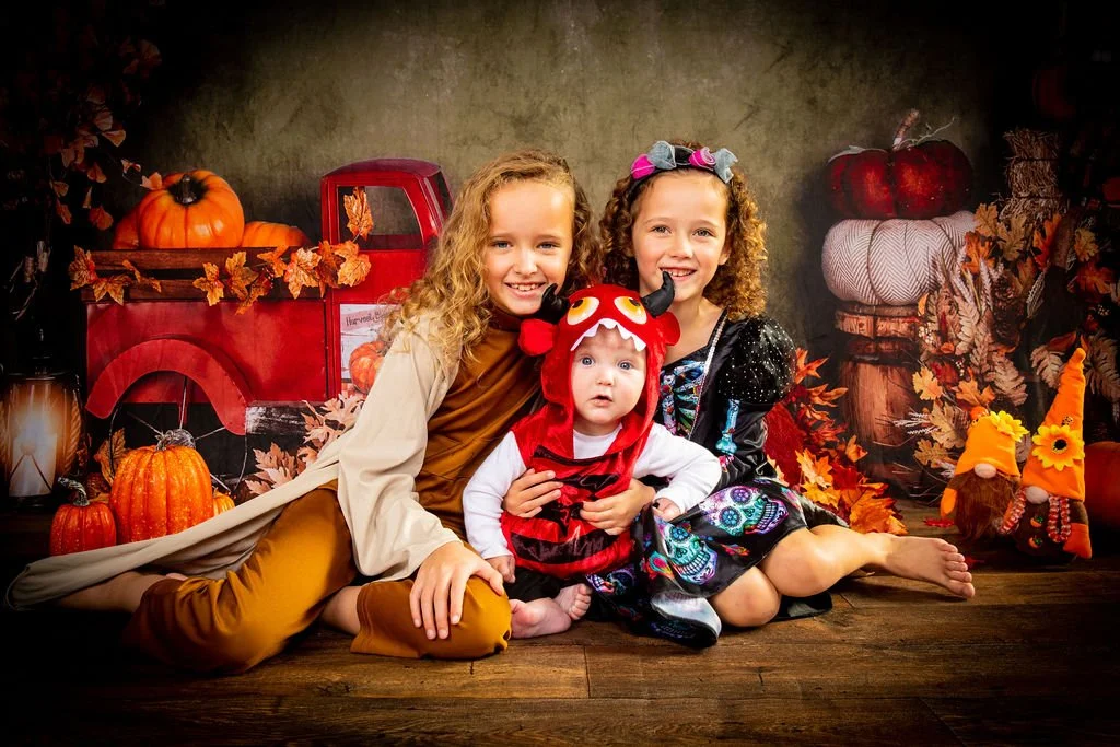 ITS HERE!!! Booking is now live for our famous Autumn / Halloween  Minis shoots. And STILL just &pound;35 with ALL the images supplied within 24 hours. So let's celebrate the autumnal magic and capture it in style. Book now before it's too late! 
htt
