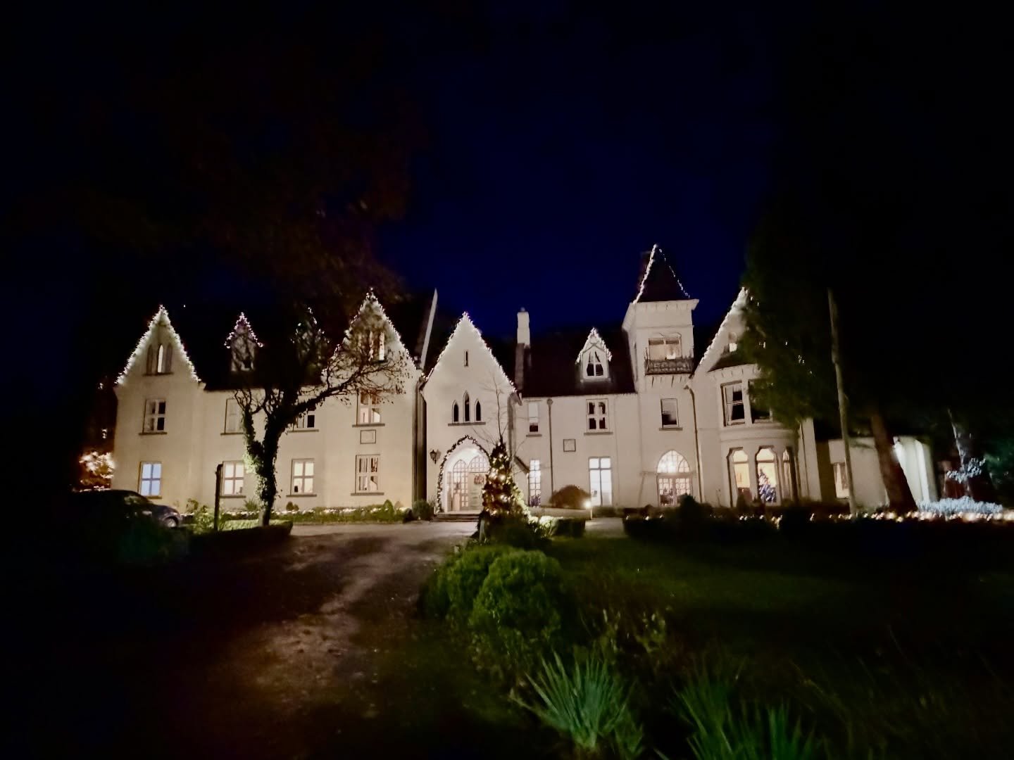 A Beautiful Christmas wedding at the Glen Yr Afon House Hotel today. And the fun of the evening has yet to begin:-)