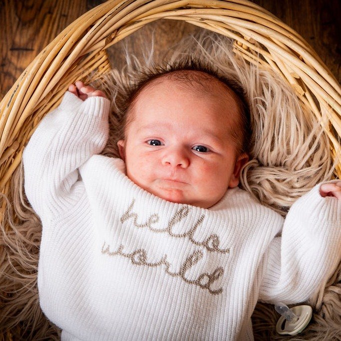 ❄ Tiny toes, a festive glow, a miracle named Archie.❄

On new year's eve we had the pleasure of photographing 4 week old Archie.

What more of a Christmas gift could anyone ask for?

 #Torfaen #photoshoot #pontypool #weddingphotographer #newbornphoto