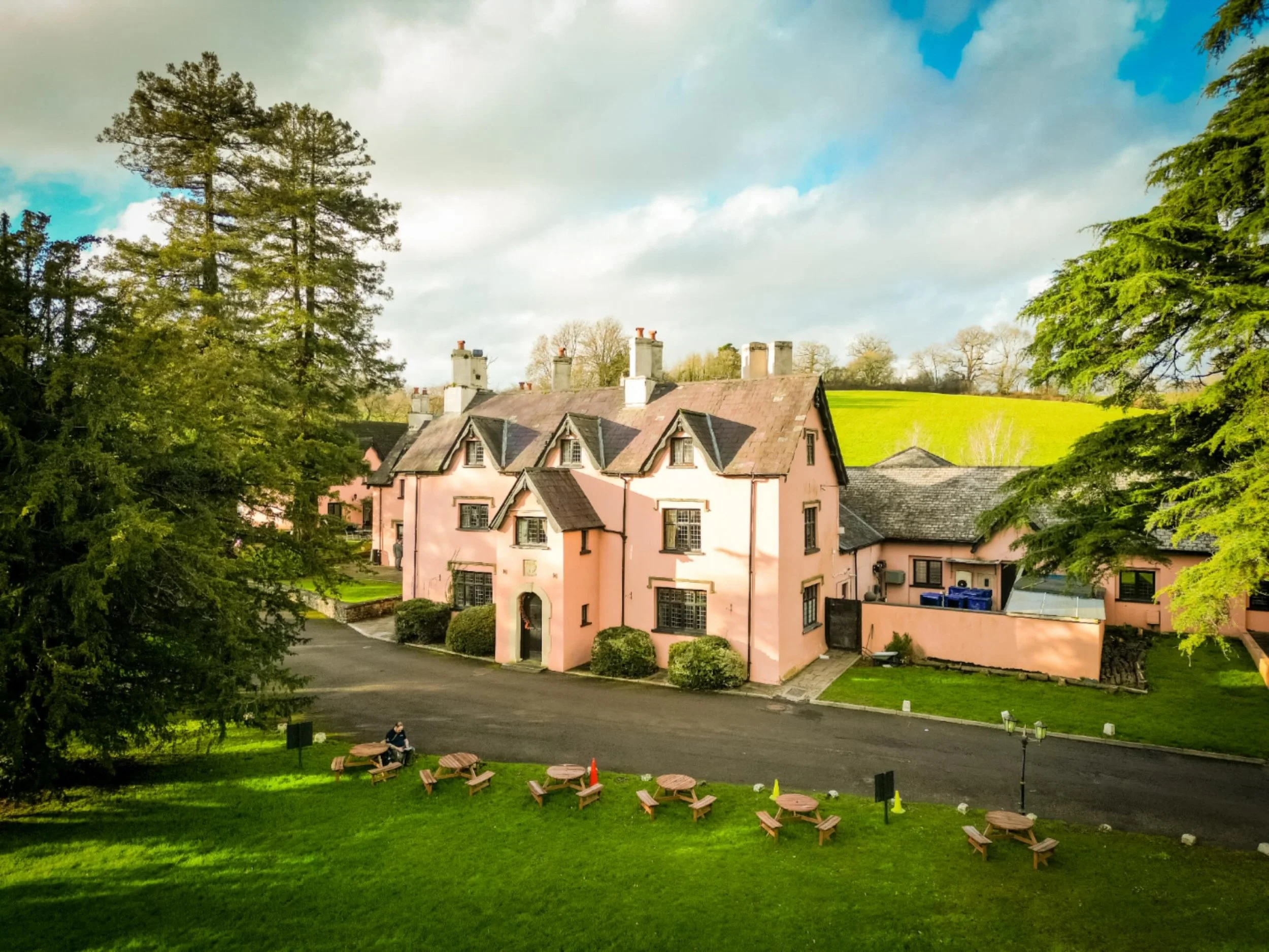 Deep winter at Cwrt Bleddyn Hotel and Spa, but the sun still knows how to show up for today&rsquo;s wedding!✨