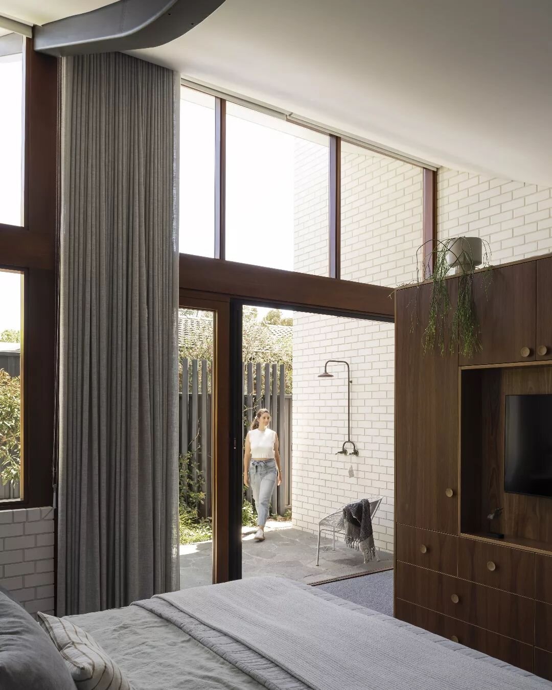 The People's Choice Award as part of the Architecture Awards WA is now closed but we think this mid-century vibe home including the glorious bedroom is worth a post.

The Coleman Bajrovic Residence is also energy efficient &amp; low maintenance. Comp