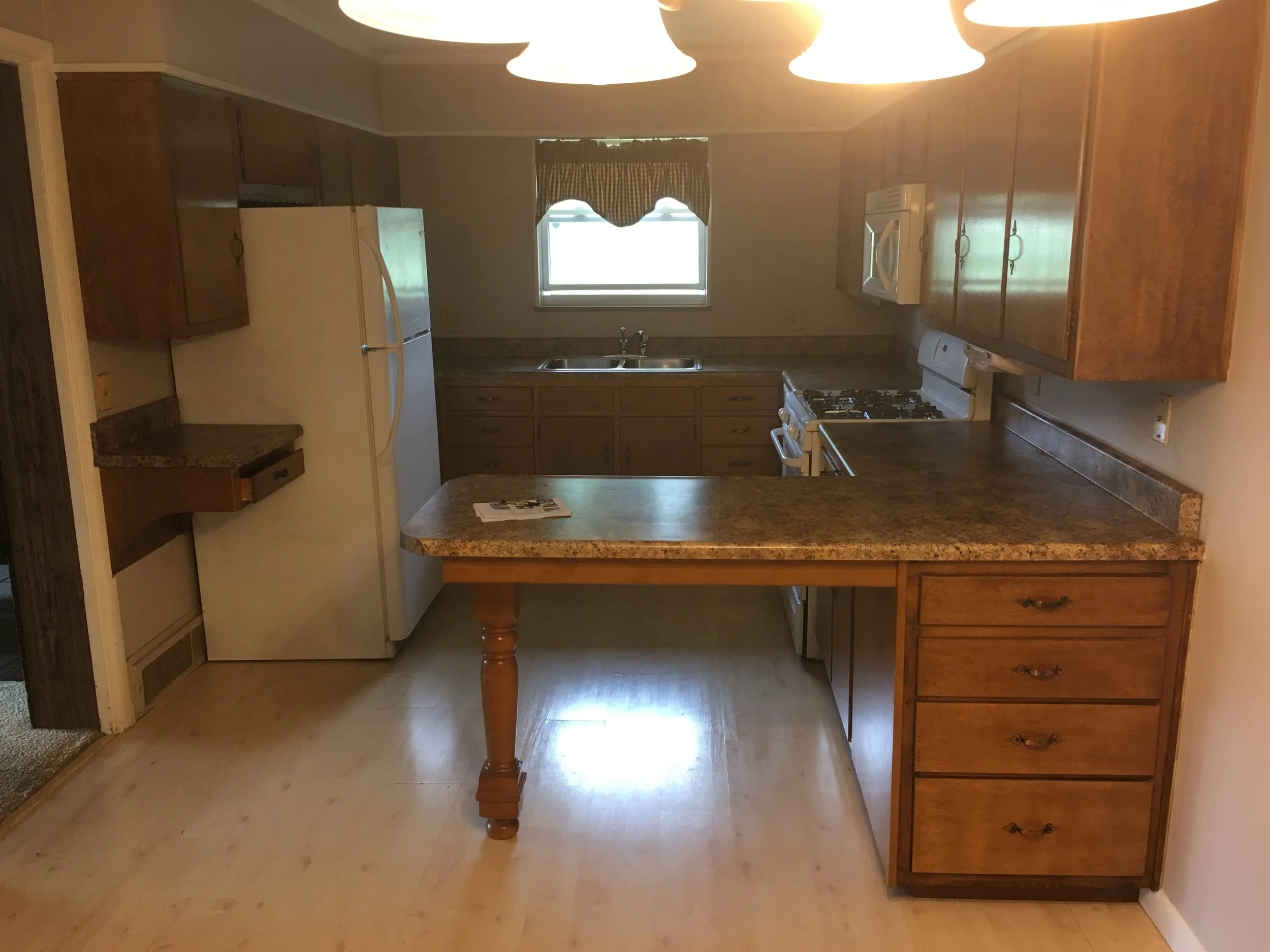 let me remind you, this is the before (oven and sink are in the same place if that helps)