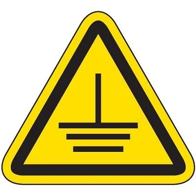 Vâng, nó an toàn. Ngón tay, Tua vít, Thước kim loại, Nước, Sương mù, v.v. có thể được đưa vào đường ray mà không gây nguy hiểm.