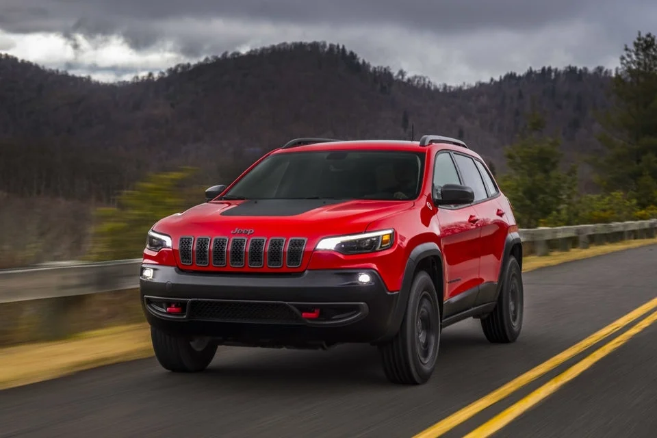 2019-jeep-cherokee-trailhawk-gallery_f1c4fa2d97fcc2600c911b310269dbd2-desktop.jpg
