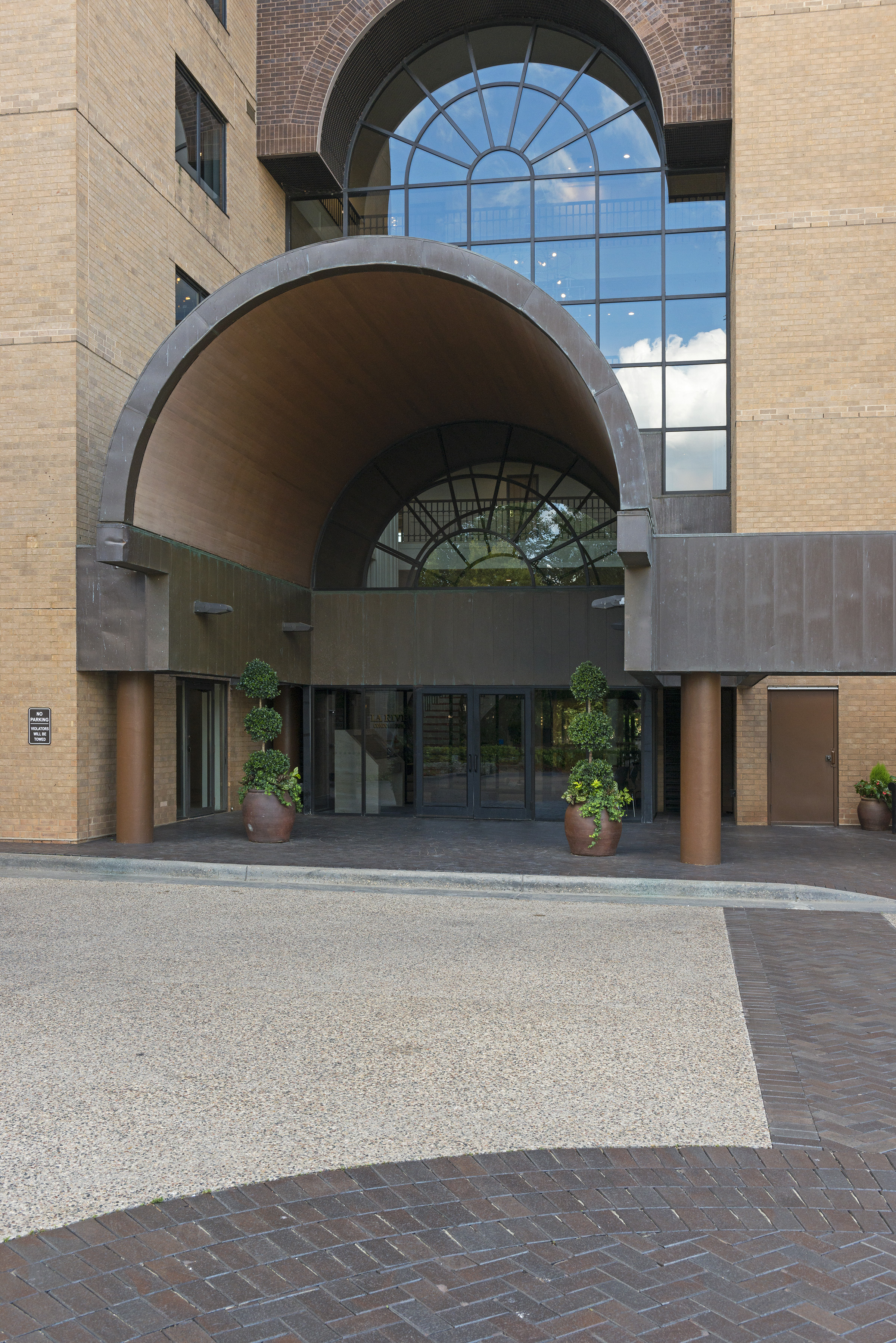 LaRiveL2702_002.jpg