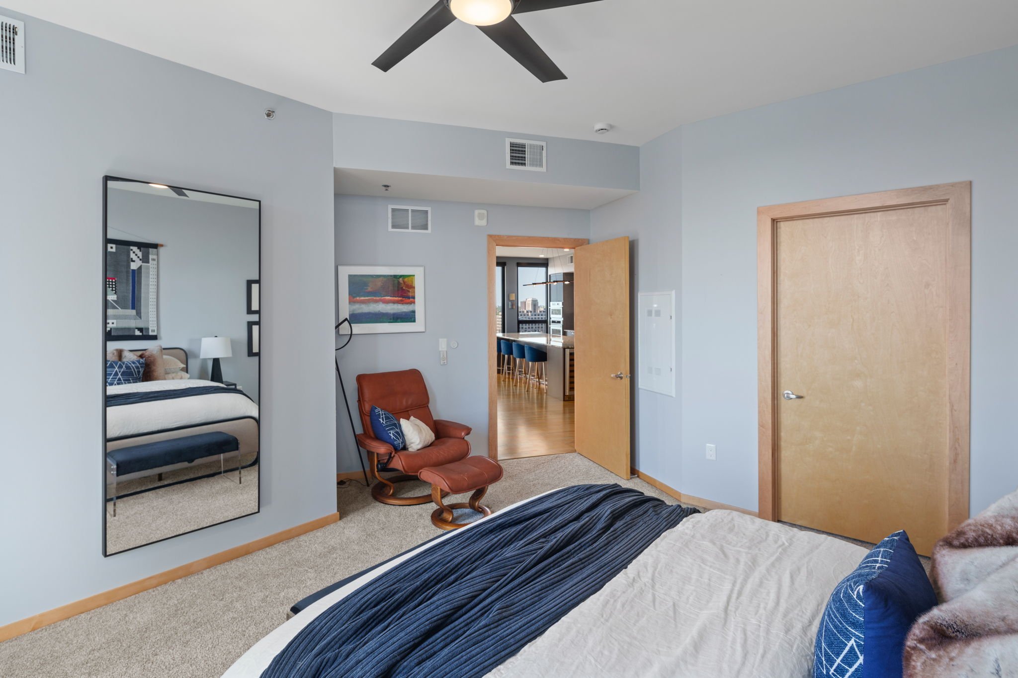 26-web-or-mls-Legacy 1201-0026.jpg
